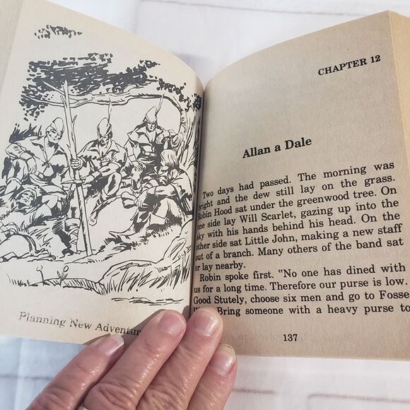 Vtg Illustrated Classic The Merry Adventures of Robin Hood PB Adapted Mini Book - Picture 5 of 8